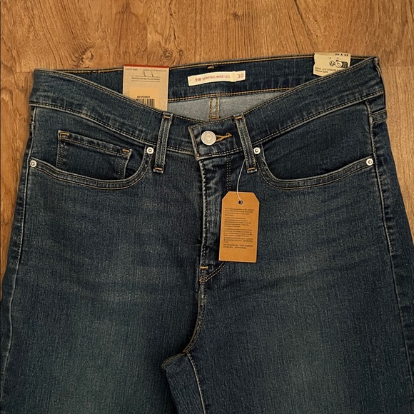 NWT Levi’s 318 Wide Leg Jeans - Picture 5 of 15